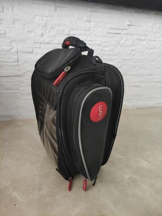 Maleta mochila sobre depósito marca LEM