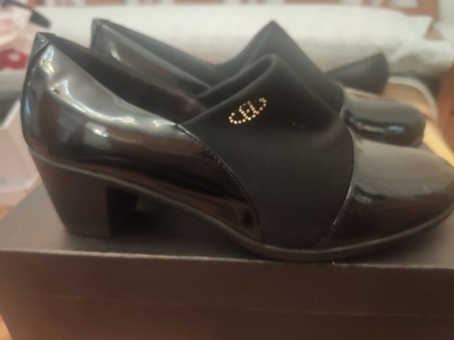 Zapatos negros charol