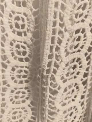 Camisa ibicenca blanca.