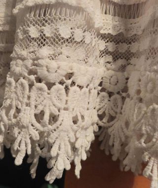 Camisa ibicenca blanca.