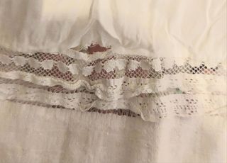 Camisa ibicenca blanca.