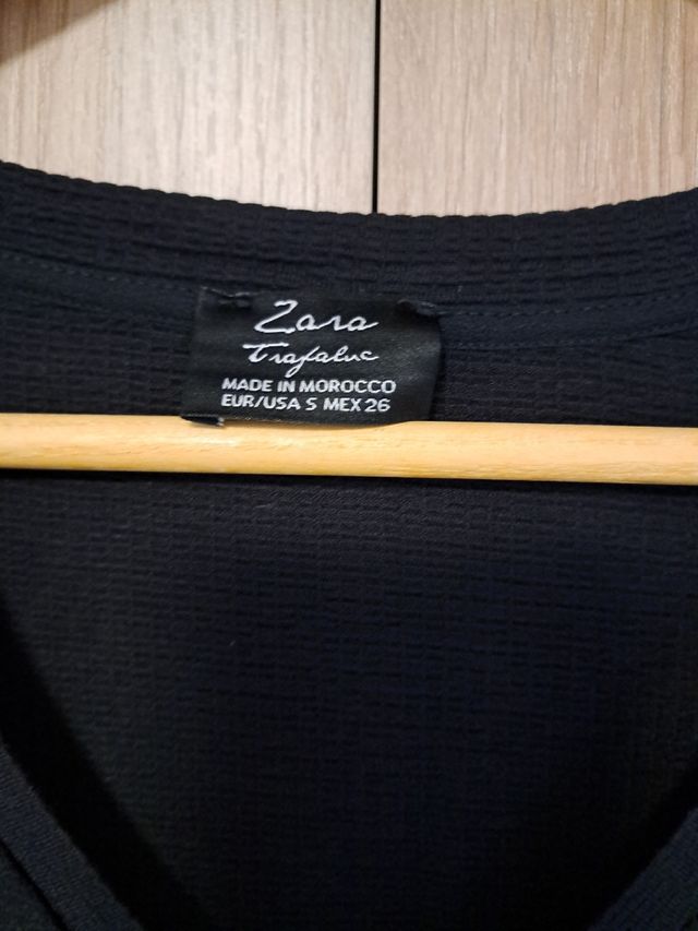 Camiseta azul marino de Zara 42-44