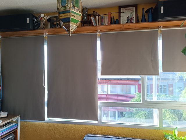 5 Estores térmicos, 4 de 90cm y 1 de 120cm