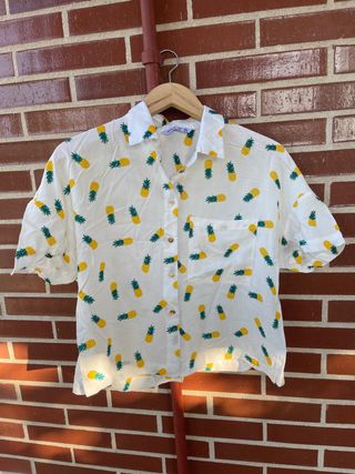 blusa corta, manga corta, estampado piñas