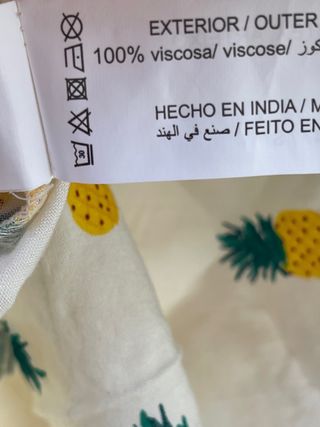 blusa corta, manga corta, estampado piñas