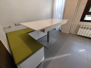 Mesa y módulos asientos de cocina