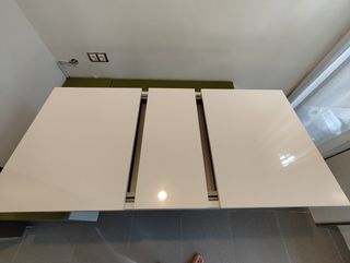 Mesa y módulos asientos de cocina