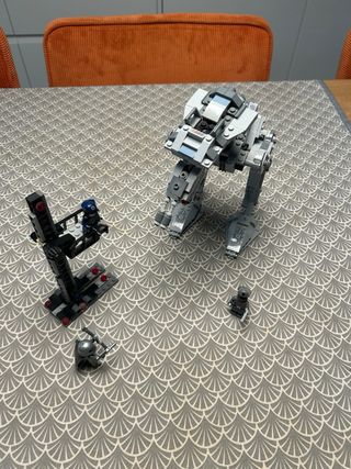 Star Wars 75201 con figuras del set