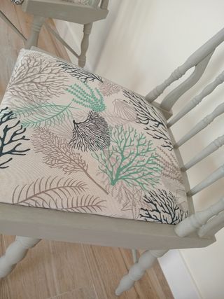 2 Sillas vintage restauradas grises.