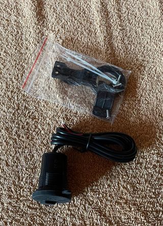 USB EXTERIOR PARA MOTO BICI PATINETE CARAVANA.....