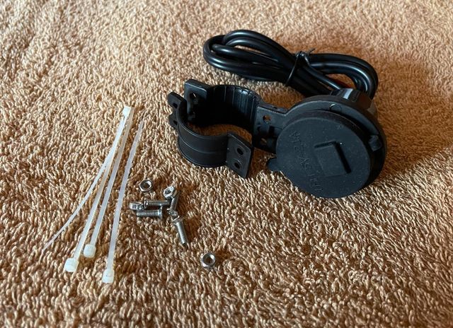 USB EXTERIOR PARA MOTO BICI PATINETE CARAVANA.....