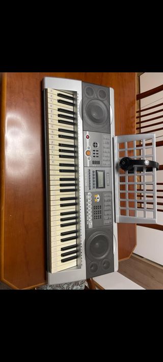 Piano electrónico