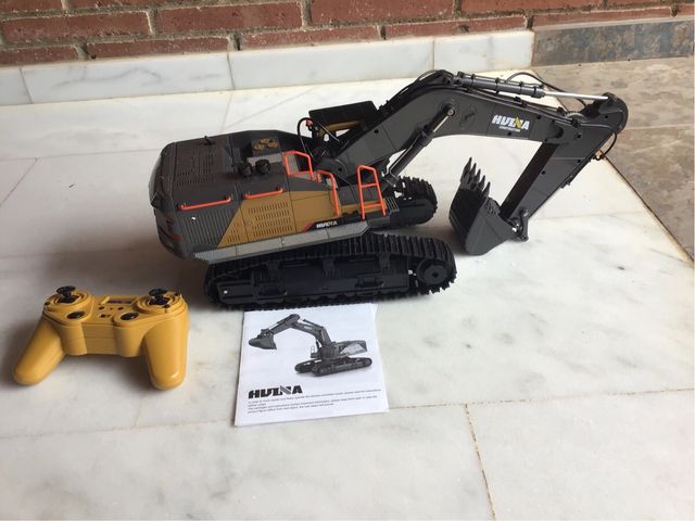 Escavadora Hiuna 1592