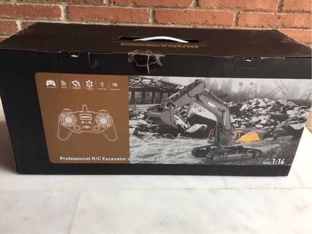 Escavadora Hiuna 1592