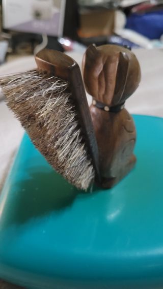 Antiguo cepillo de madera tallada selva negra 