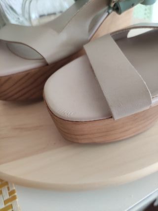 Sandalias altas de piel en tonos pastel