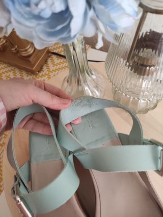 Sandalias altas de piel en tonos pastel