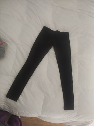 Sudadera Adidas y leggins de Calzedonia