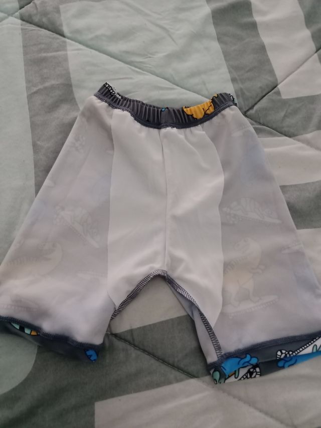 Bañandor niño con protección UV