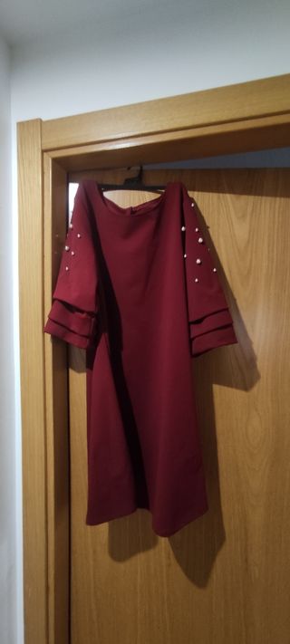 Vestido con mangas abullonadas