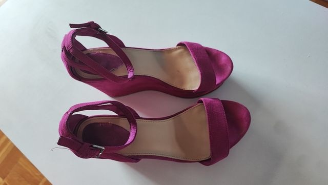 Sandalias de plataforma fucsia