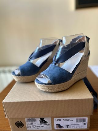 Sandalias cuña UGG, azules ,talla 37