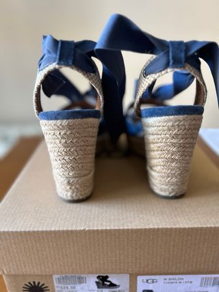 Sandalias cuña UGG, azules ,talla 37