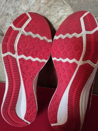 Zapatillas Nike rojas . Unisex . Originales.