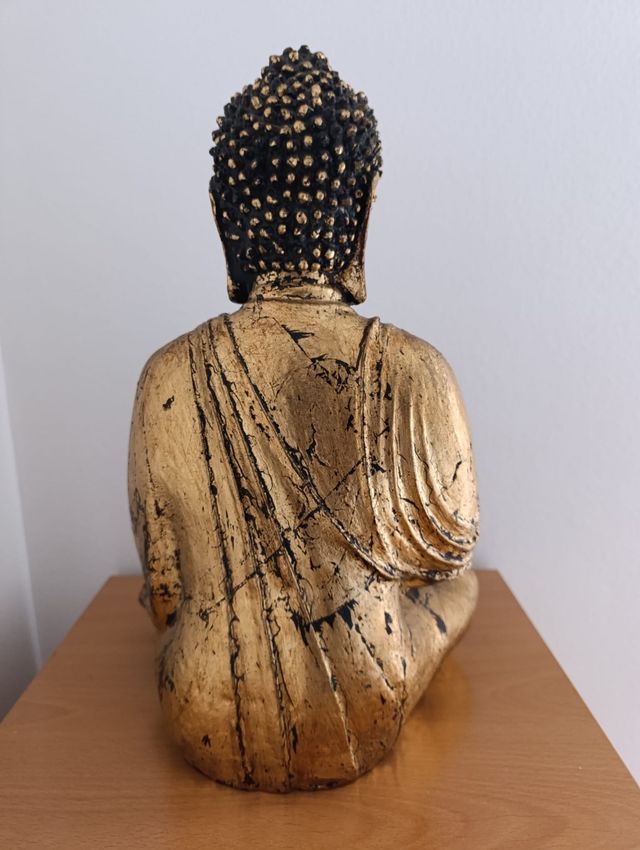 Buda dorado material de madera