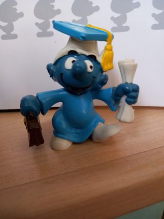 🇮🇹  Puffo Laureato 🇪🇸 Pitufo graduado