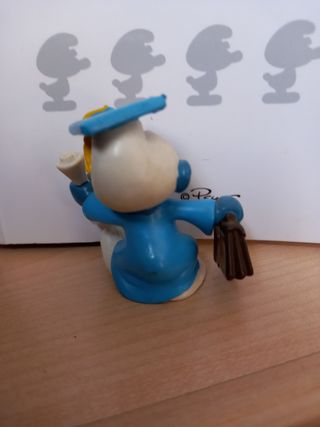 🇮🇹  Puffo Laureato 🇪🇸 Pitufo graduado
