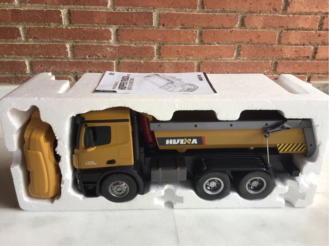 Camion volquete RC Huina 1573