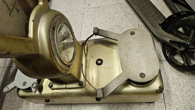 Báscula antigua marca Montaña