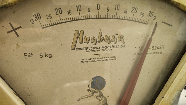 Báscula antigua marca Montaña