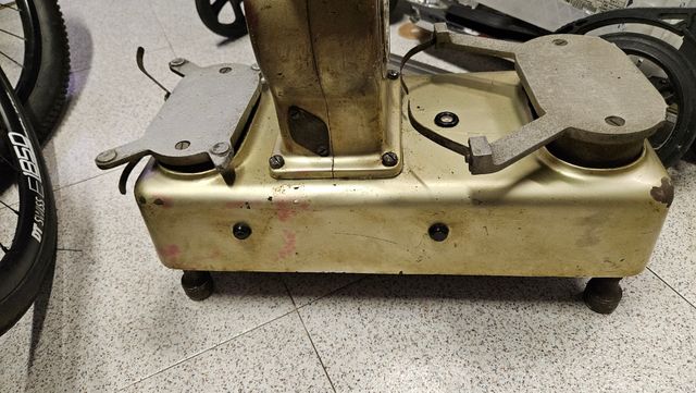 Báscula antigua marca Montaña