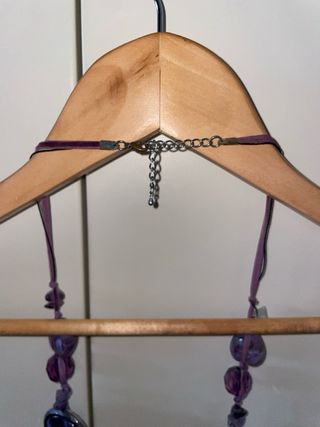 Collana lunga con pietre viola