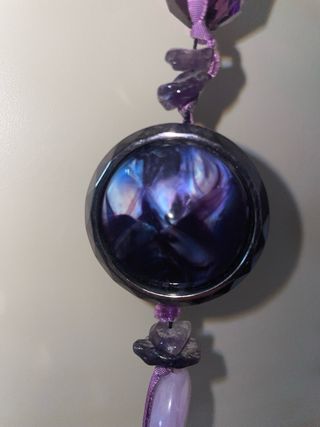 Collana lunga con pietre viola