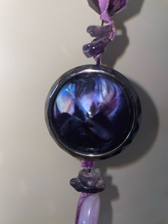 Collana lunga con pietre viola