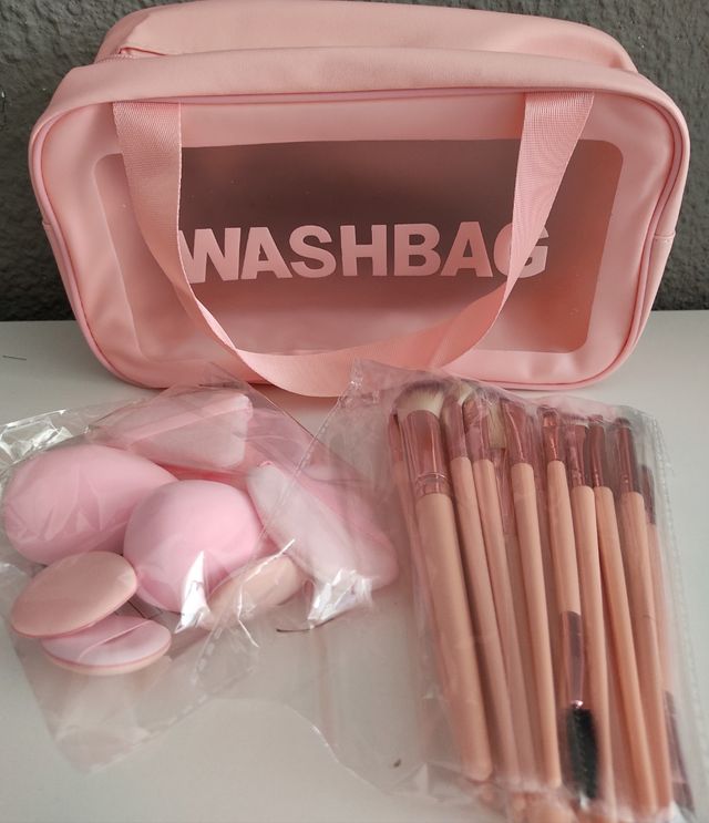 Neceser + 29 piezas de maquillaje