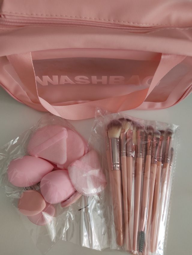 Neceser + 29 piezas de maquillaje