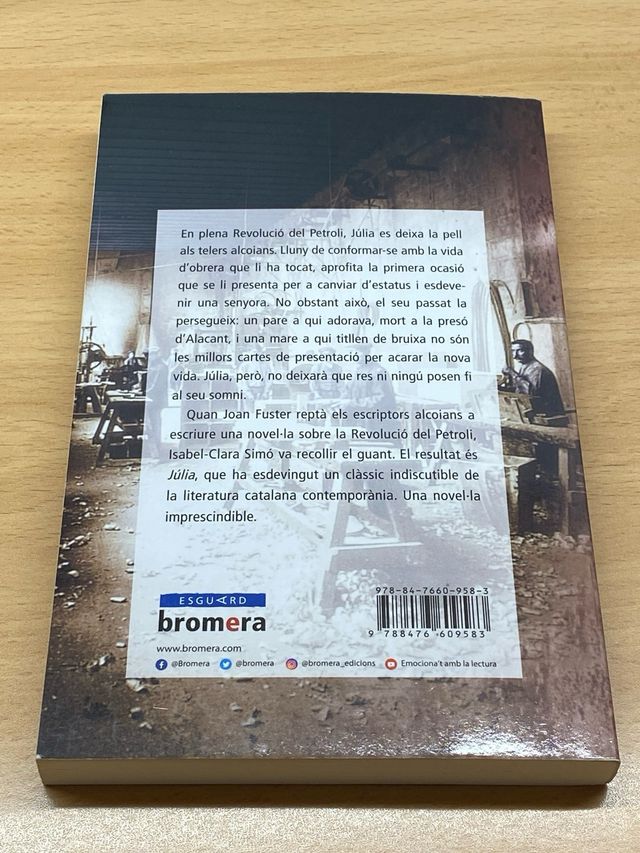 Libro Júlia, Isabel-Clara Simó