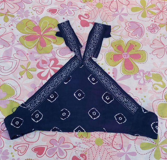 Top a sciarpa con stampa 