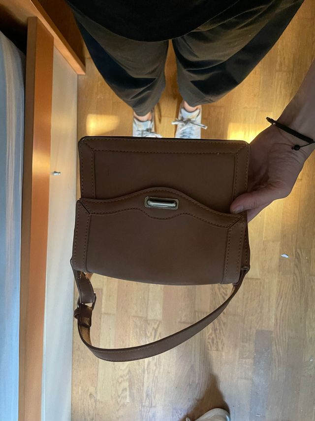 Bolso de hombro marrón