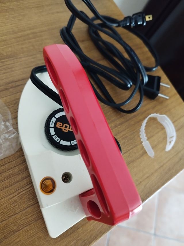 Ferro da stiro da viaggio vintage. Nuovo