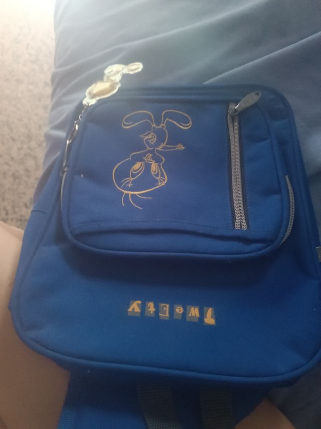 Mochila azul  dibujo piolin y colgante