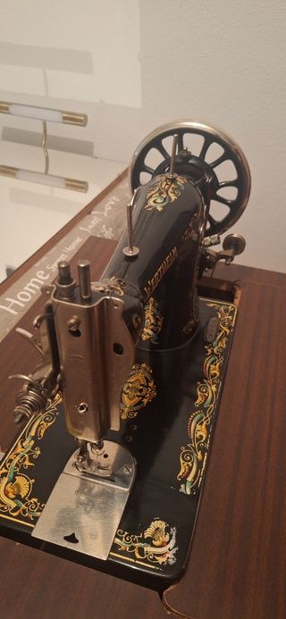 Maquina de coser antigua
