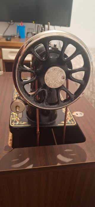 Maquina de coser antigua