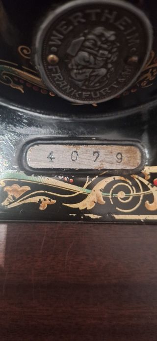 Maquina de coser antigua