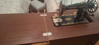 Maquina de coser antigua
