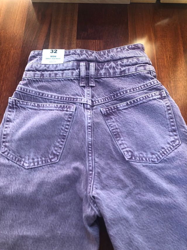 Pantalon mom fit ( morado) MANGO